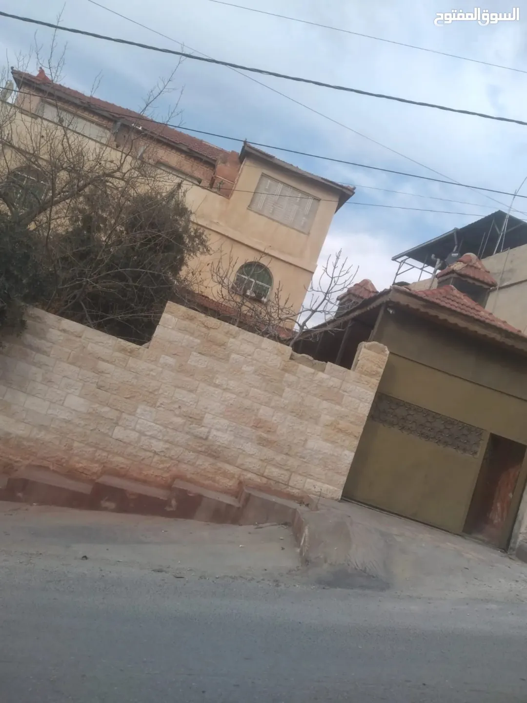 عمارة فاخرة 3 مداخل كراج يتسع ل 3 سيارات وتصميم فريد في بلباب