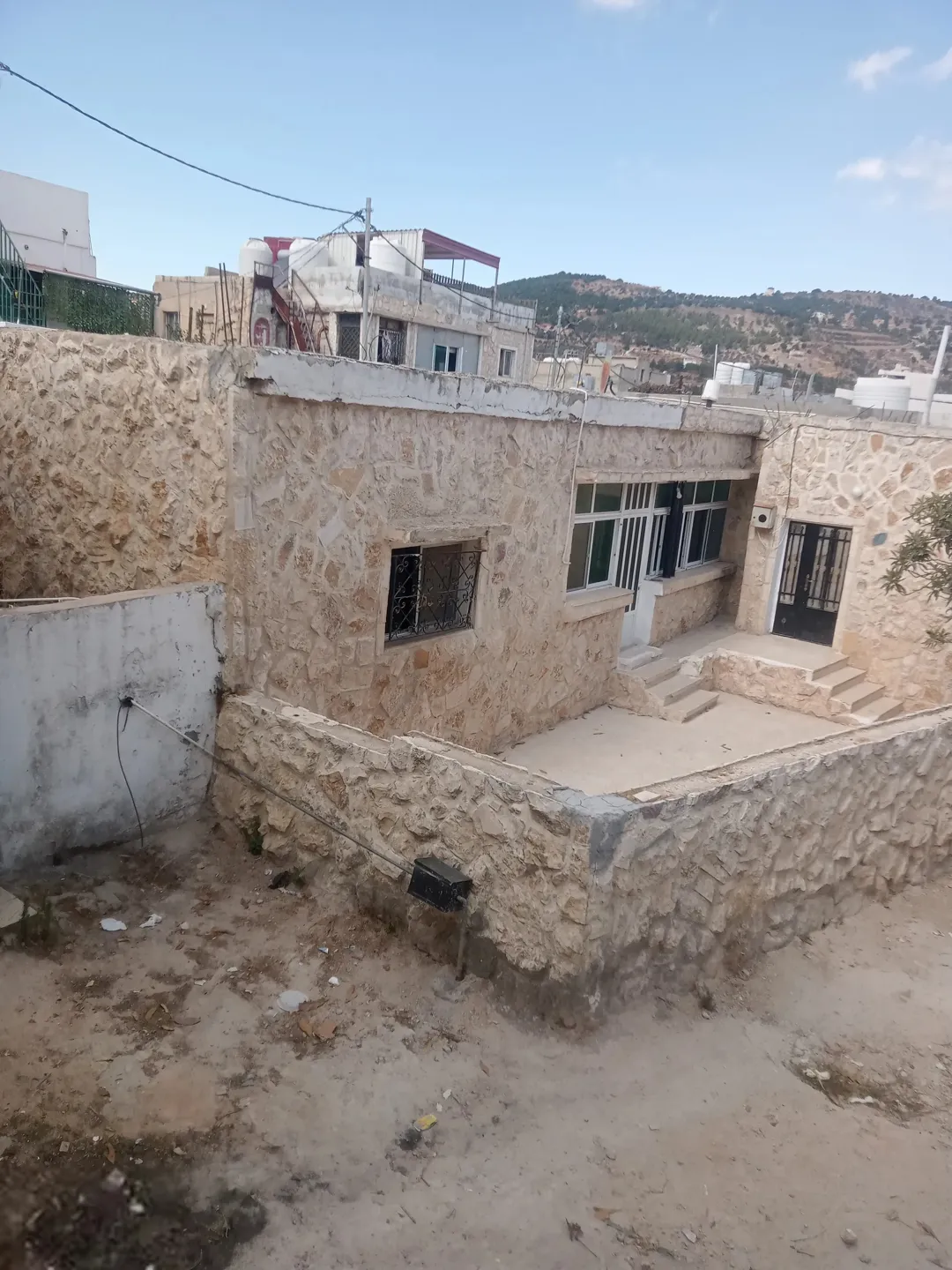 منزل كبير في جرش موقع جرش سوف — صورة 3