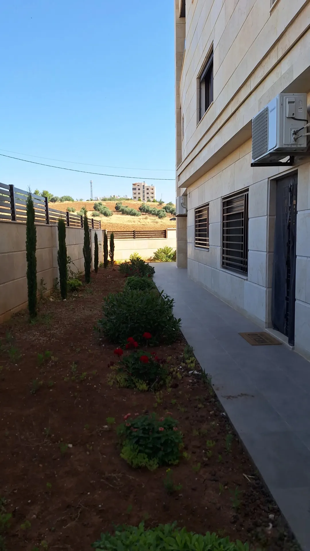 شقة أرضية مميزة للبيع في مرج الحمام – عمان