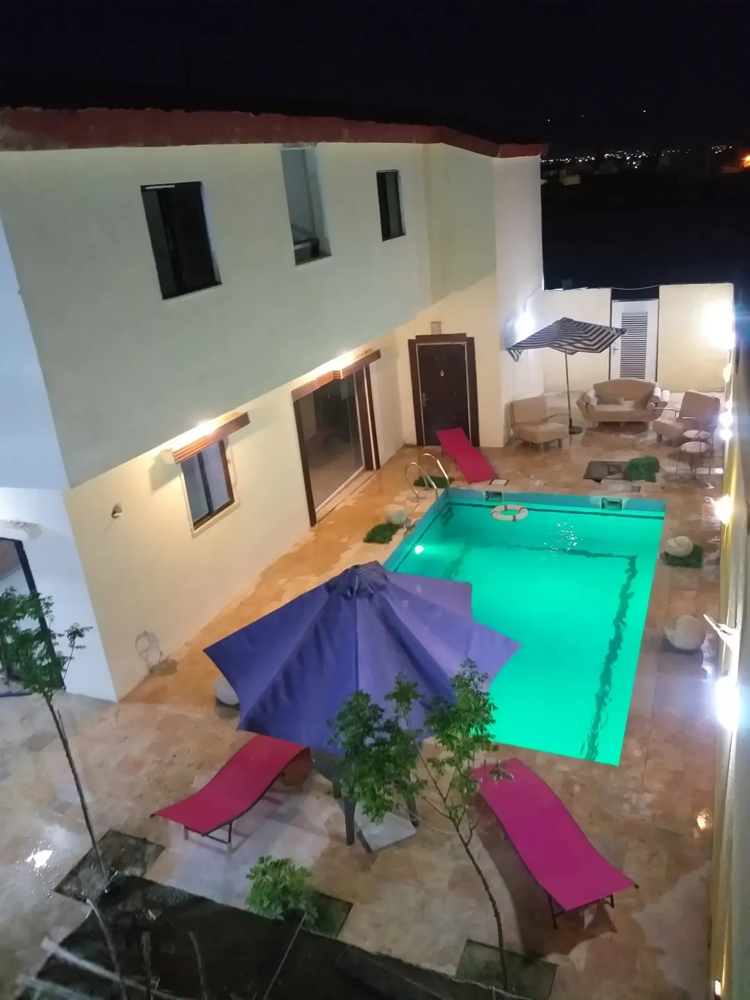 شاليه مميز للبيع في الجوفه فرصة استثمارية رائعة