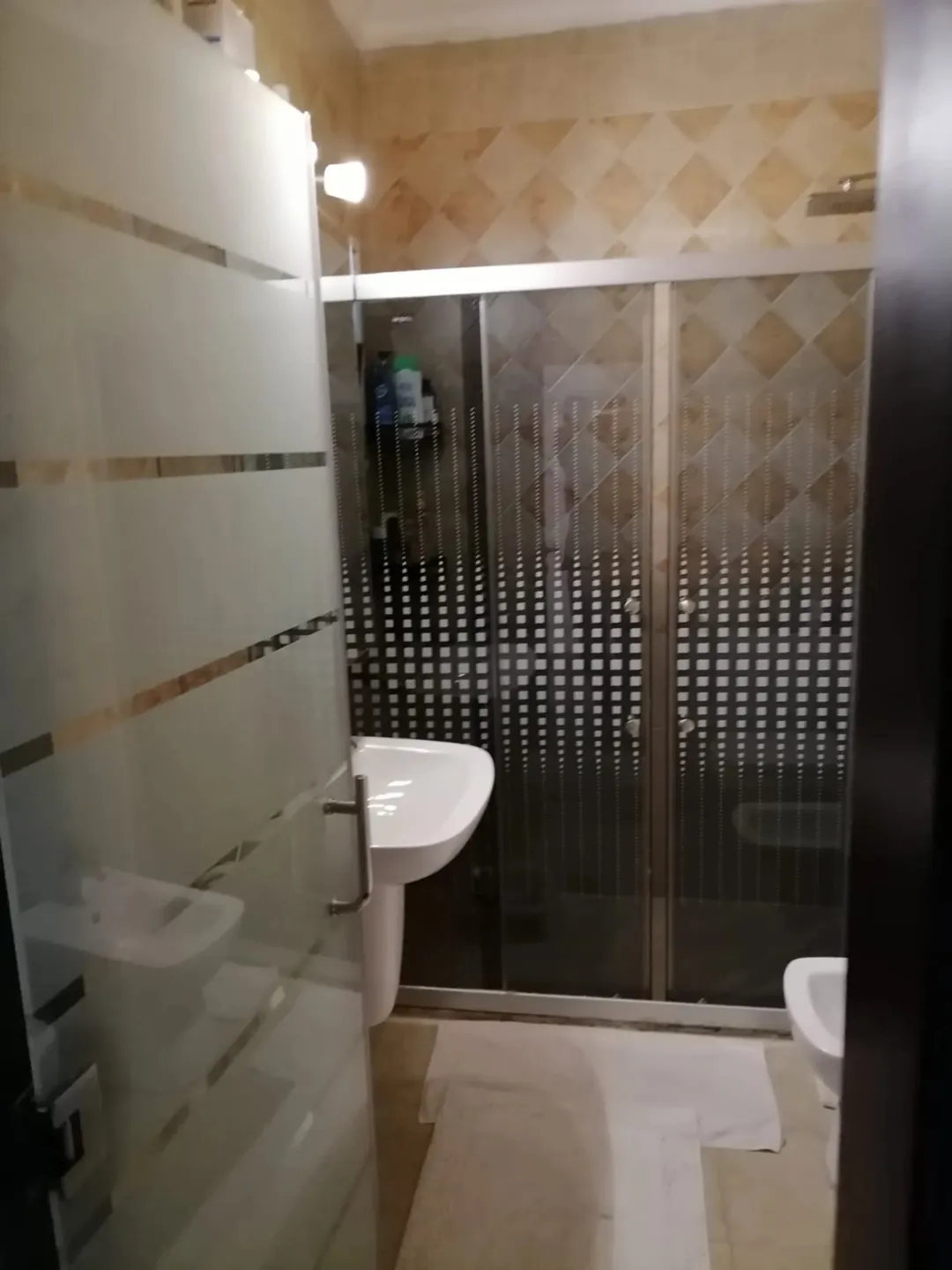 شقة ط3 ضاحية الرشيد مساحة 164 م مع روف بسعر 100 ألف