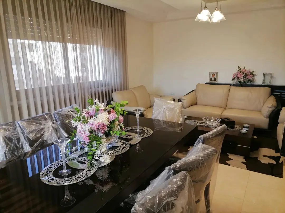 شقة ط3 ضاحية الرشيد مساحة 164 م مع روف بسعر 100 ألف