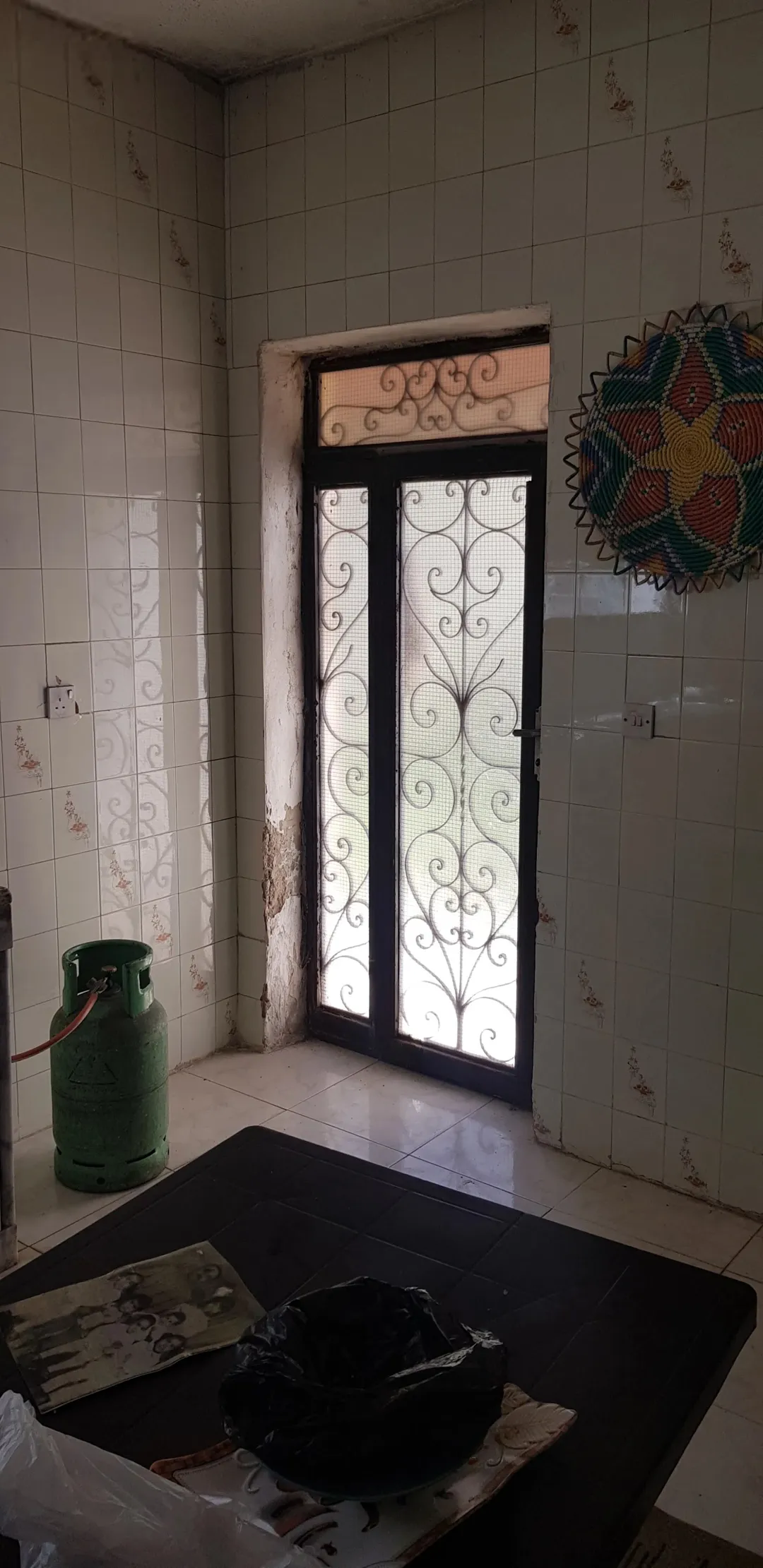 مجمع تجاري مميز للبيع في عين الباشا بموقع استراتيجي