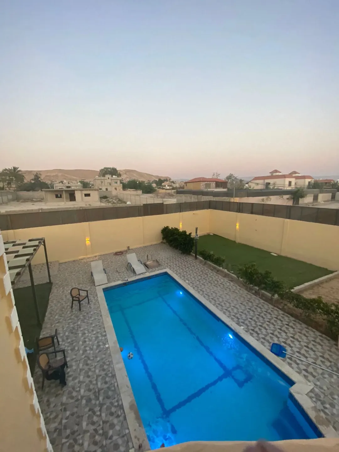 شاليه ساحر في قلب البحر الميت جوفه الكفرين مباشرةً