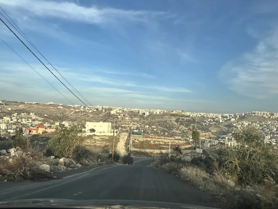 قطع ارض في منطقة بدر الجديدة منطقة النعير مساحات 888 متر و 985 متر ذات اطلالة مميزة