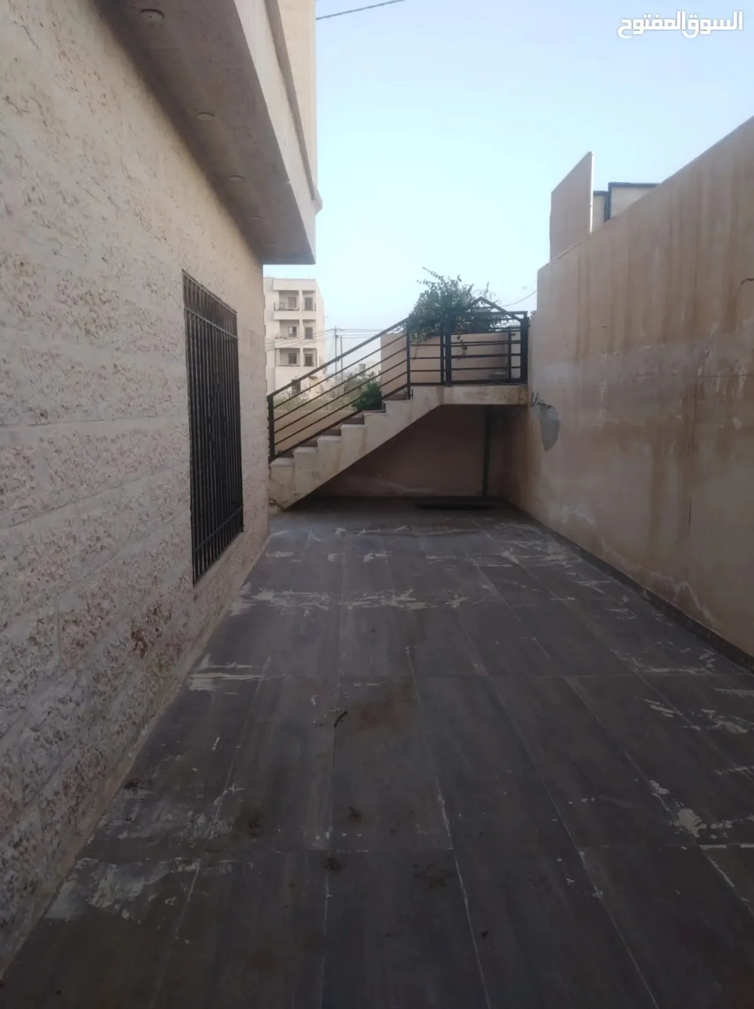 شقة واسعة للبيع في إربد – إيدون