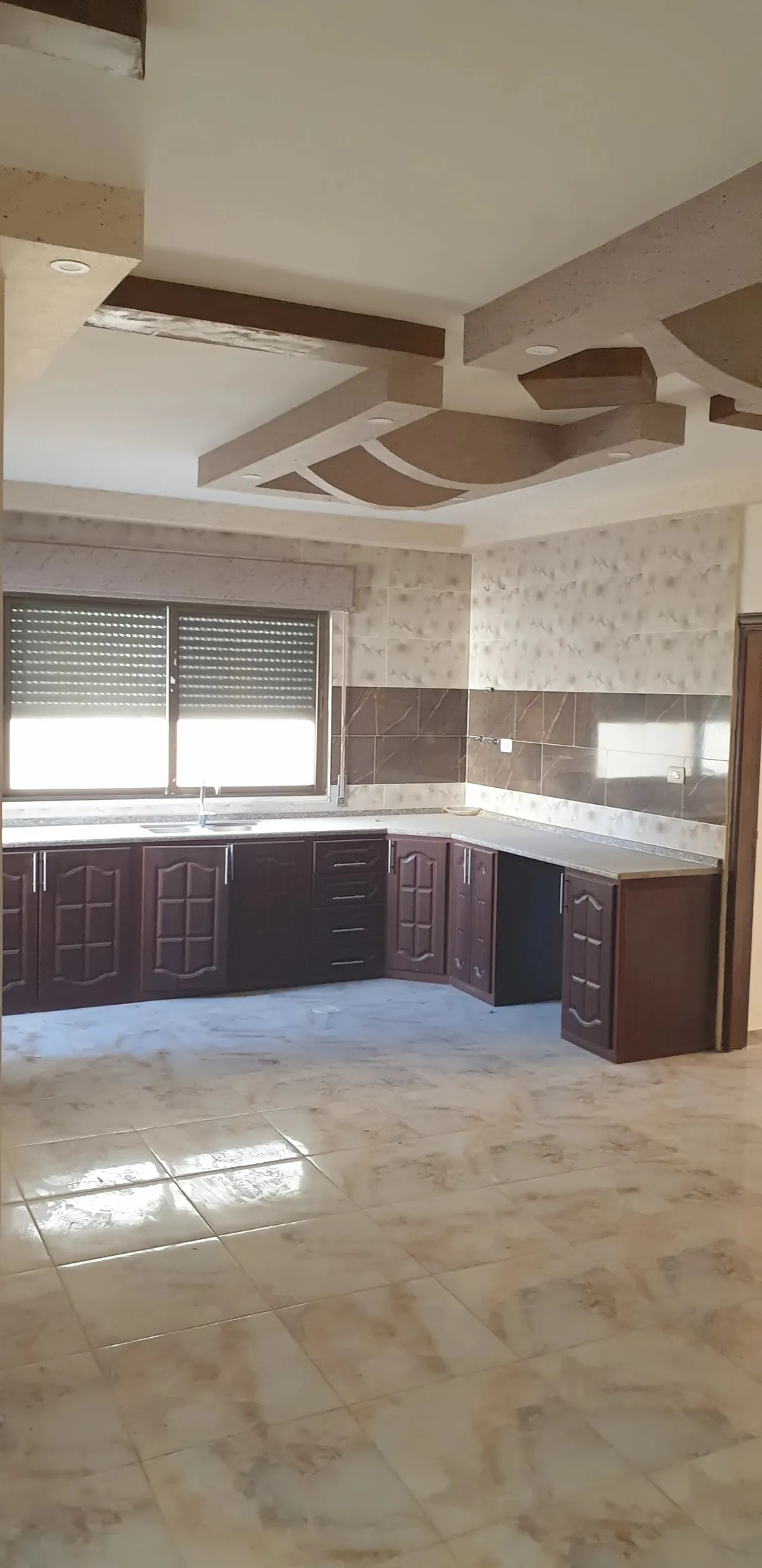 شقة فاخرة 160 مترًا مربعًا في جبل طارق دور ثاني مميز للبيع