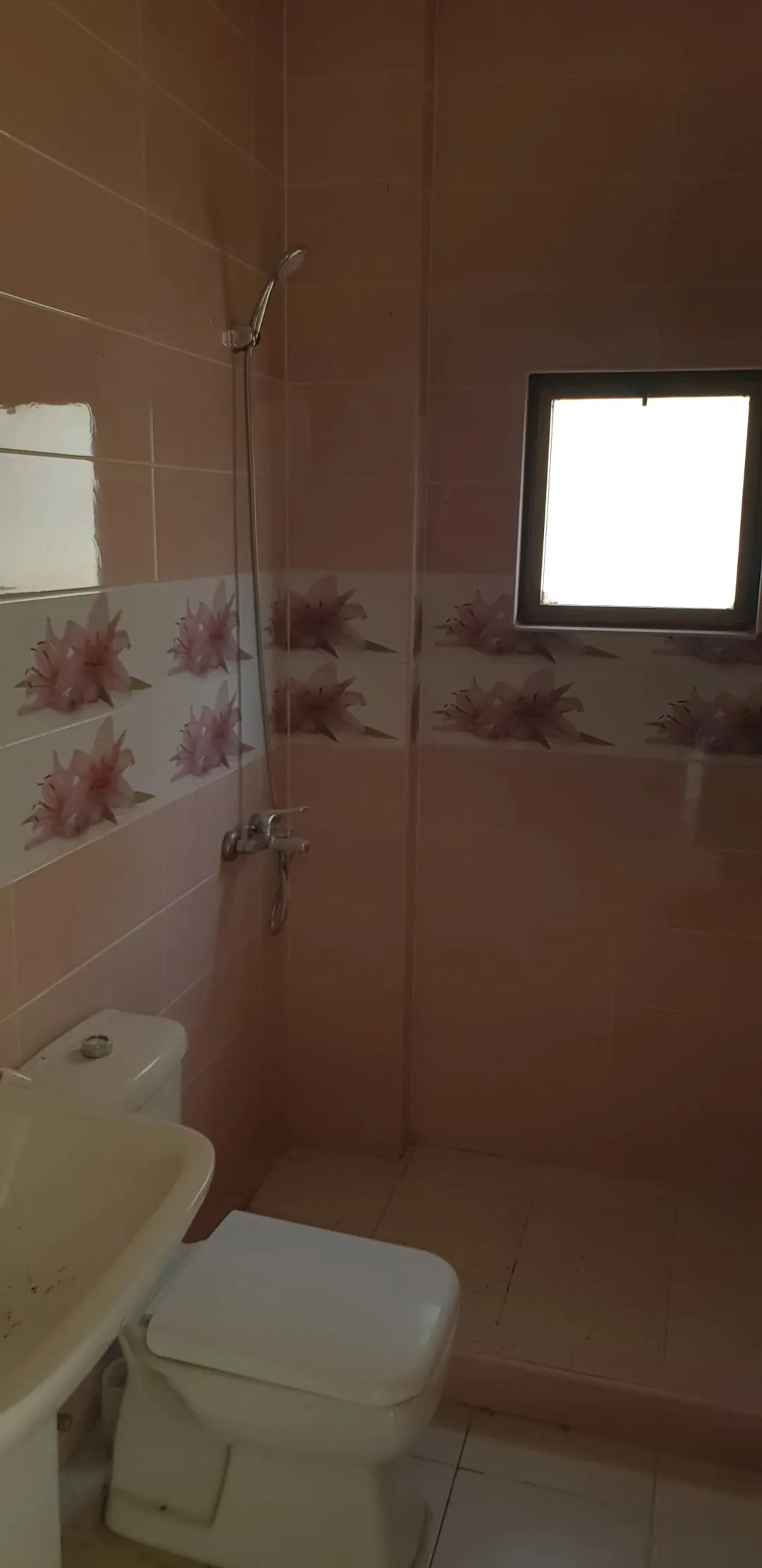شقة فاخرة 160 مترًا مربعًا في جبل طارق دور ثاني مميز للبيع