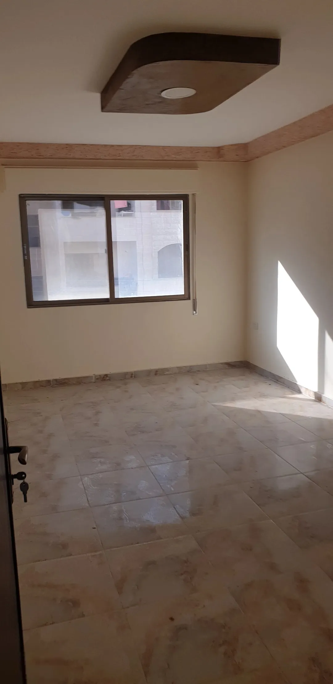 شقة فاخرة 160 مترًا مربعًا في جبل طارق دور ثاني مميز للبيع
