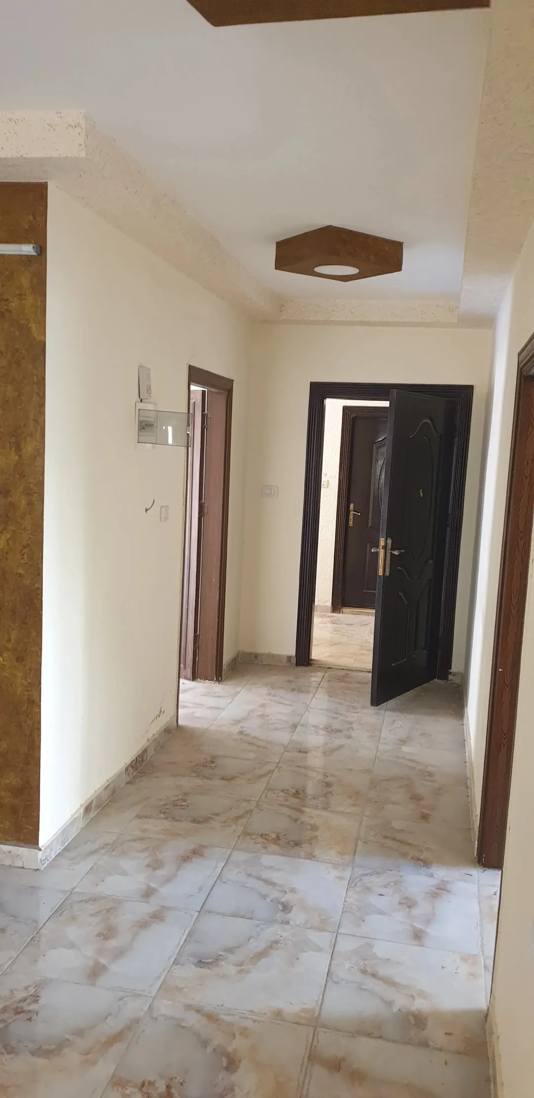 شقة فاخرة 160 مترًا مربعًا في جبل طارق دور ثاني مميز للبيع