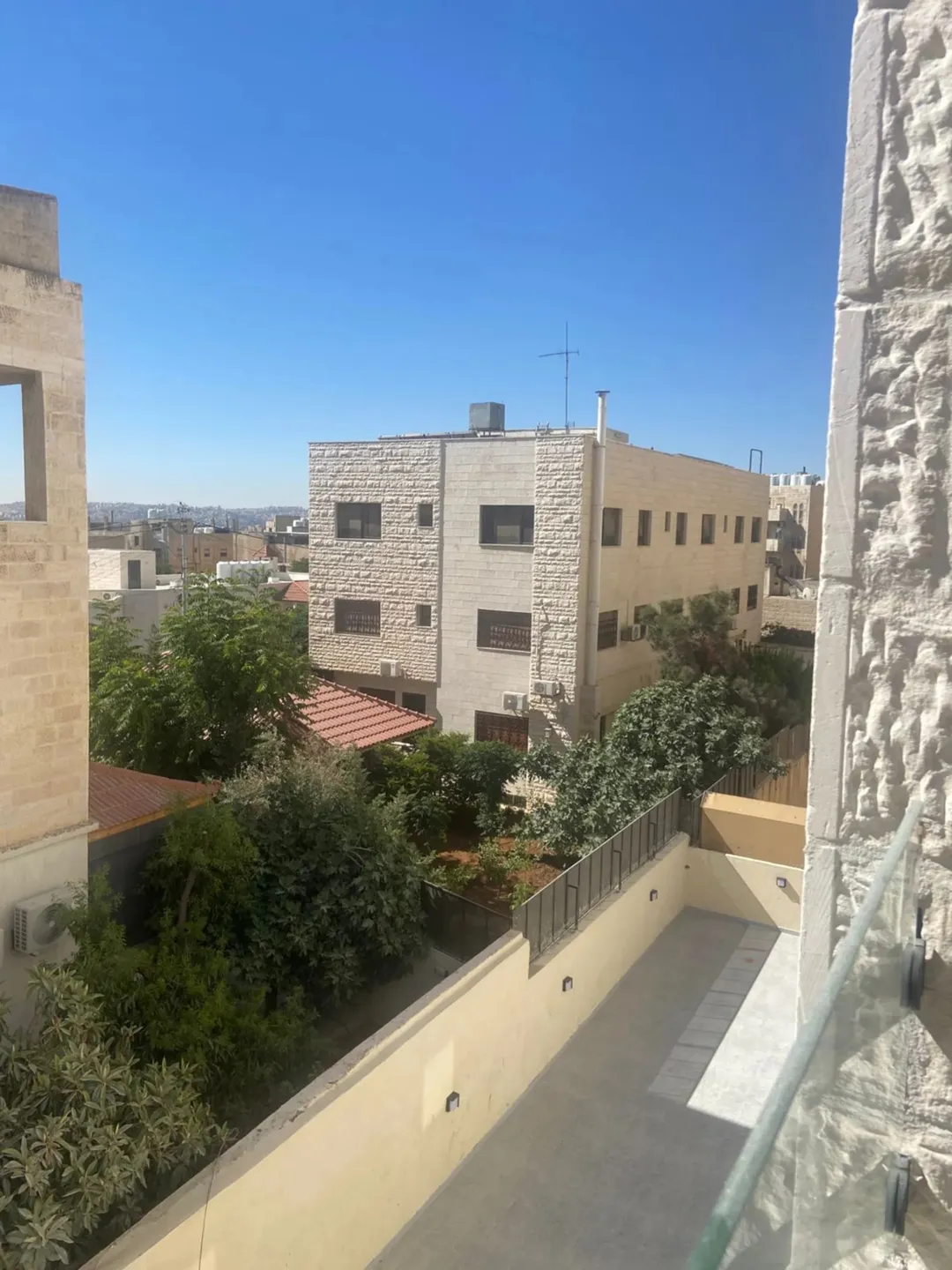 شقة للبيع في طبربور – موقع مميز وتشطيبات عصرية