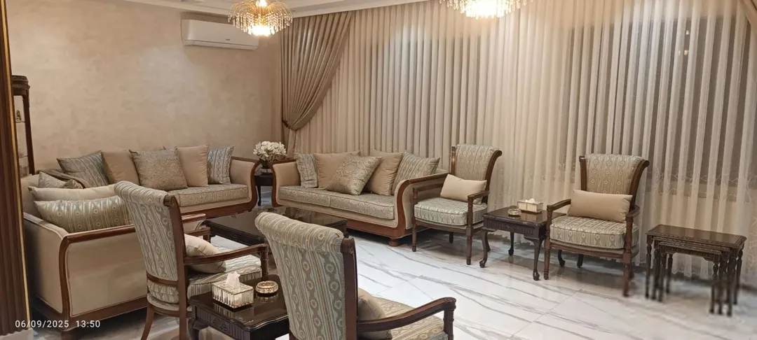 شقة أرضية فاخرة في فيلا مفروشة مساحة 300 متر
