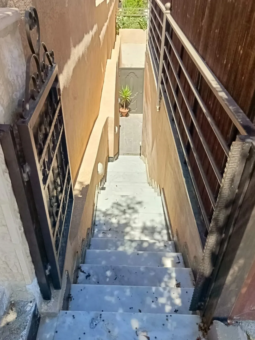 شقة فاخرة للبيع في طبربور الخزنة