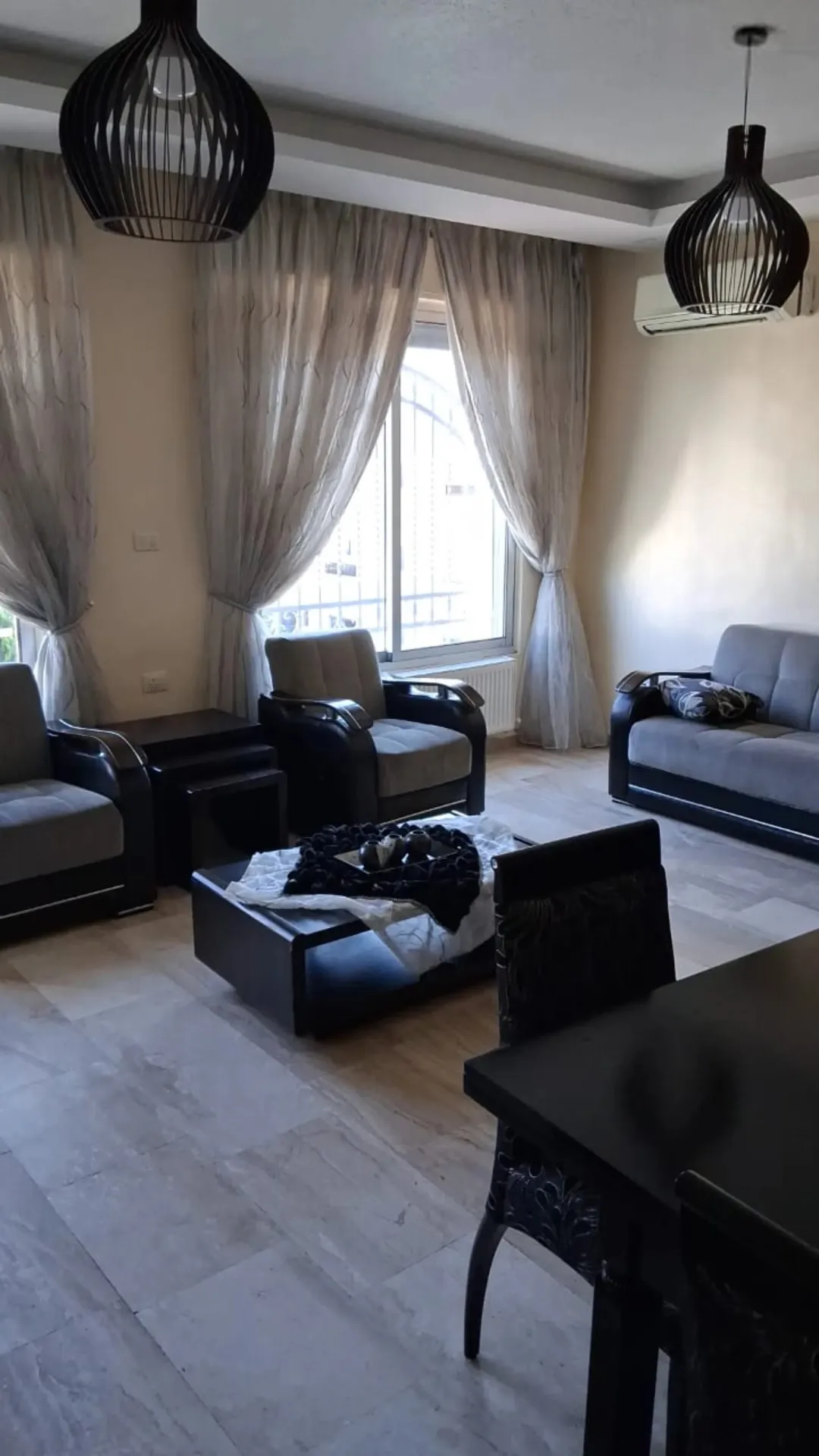 شقة دوبلكس مع روف وتراسات للبيع في ضاحية الرشيد