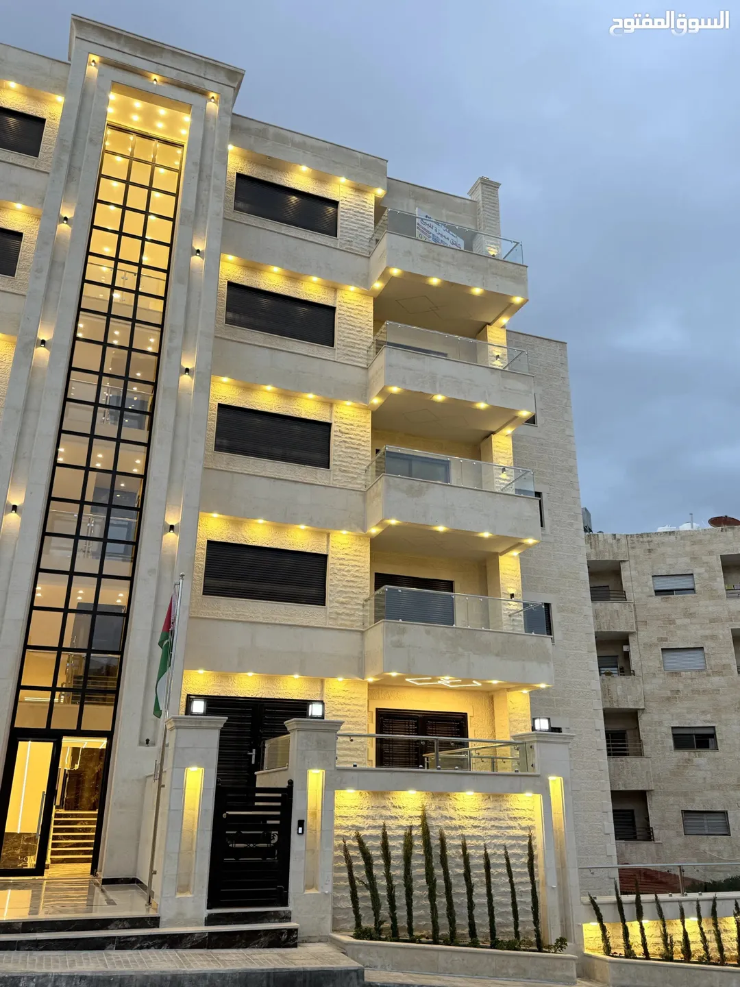 شقة ارضية فاخرة بتشطيبات عالية الجودة (مرج الحمام, خلف كازية السلام)