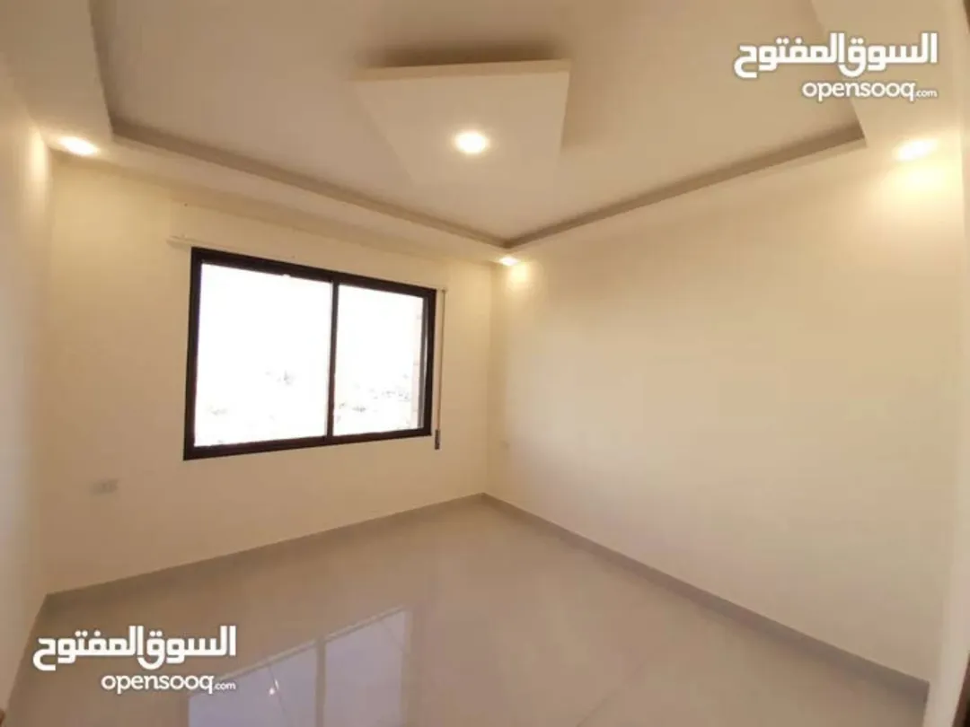للبيع لقطه 3 شقق بسعر شقه. طبربور/ طارق مقسمه الى 3 شقق كل شقه فيها عده غرف ومطبخ وحمام