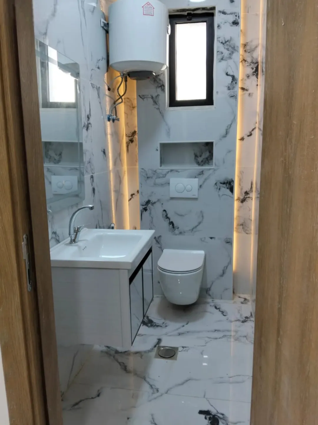 شقة مفروشة للإيجار – مثالية لطلاب جامعة العلوم التطبيقية | ID 734580