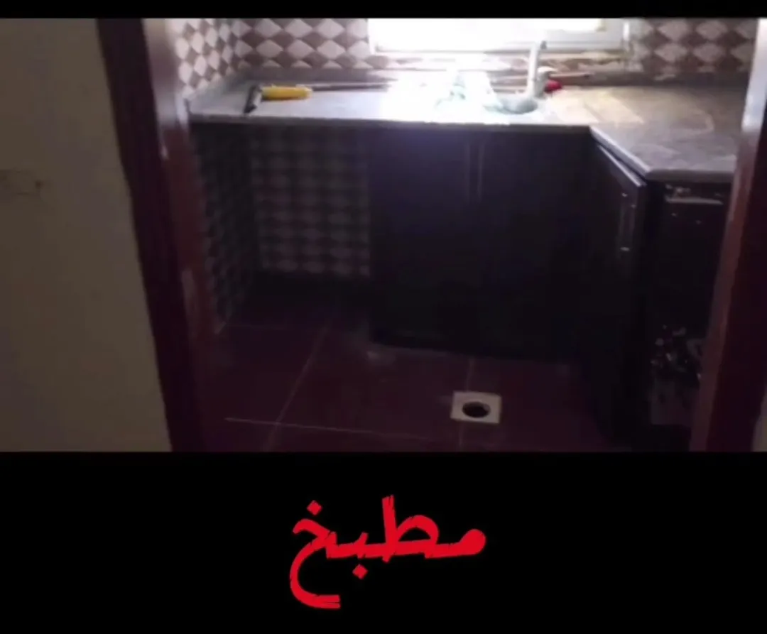 شقة 54م2 للبيع – إربد/شارع الجامعة (خلف فندق Seven Days) – طابق أول، 2 نوم وصالة