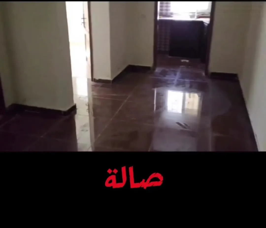 شقة 54م2 للبيع – إربد/شارع الجامعة (خلف فندق Seven Days) – طابق أول، 2 نوم وصالة