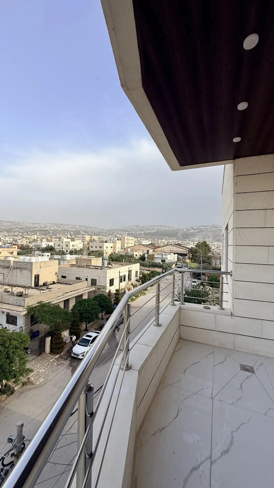 شقة طابق ثالث مع روف للبيع