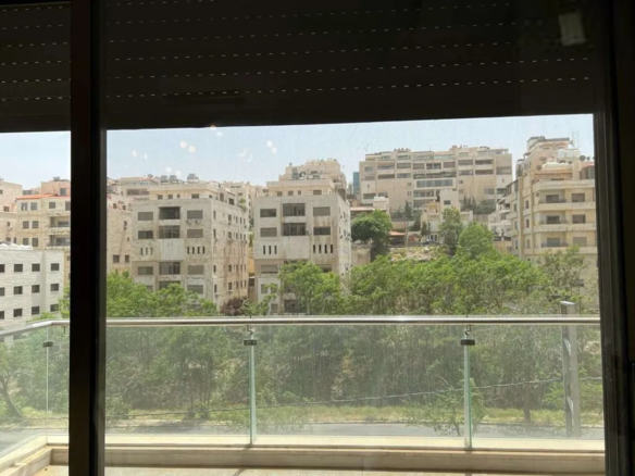 شقة مُجهزة بغرفة نومين للإيجار في أبدوون هيلز – عمان الاردن