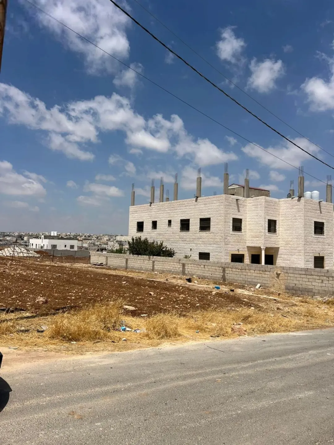 فرصة استثمارية قطعة أرض مميزة للبيع في جاوا عمان