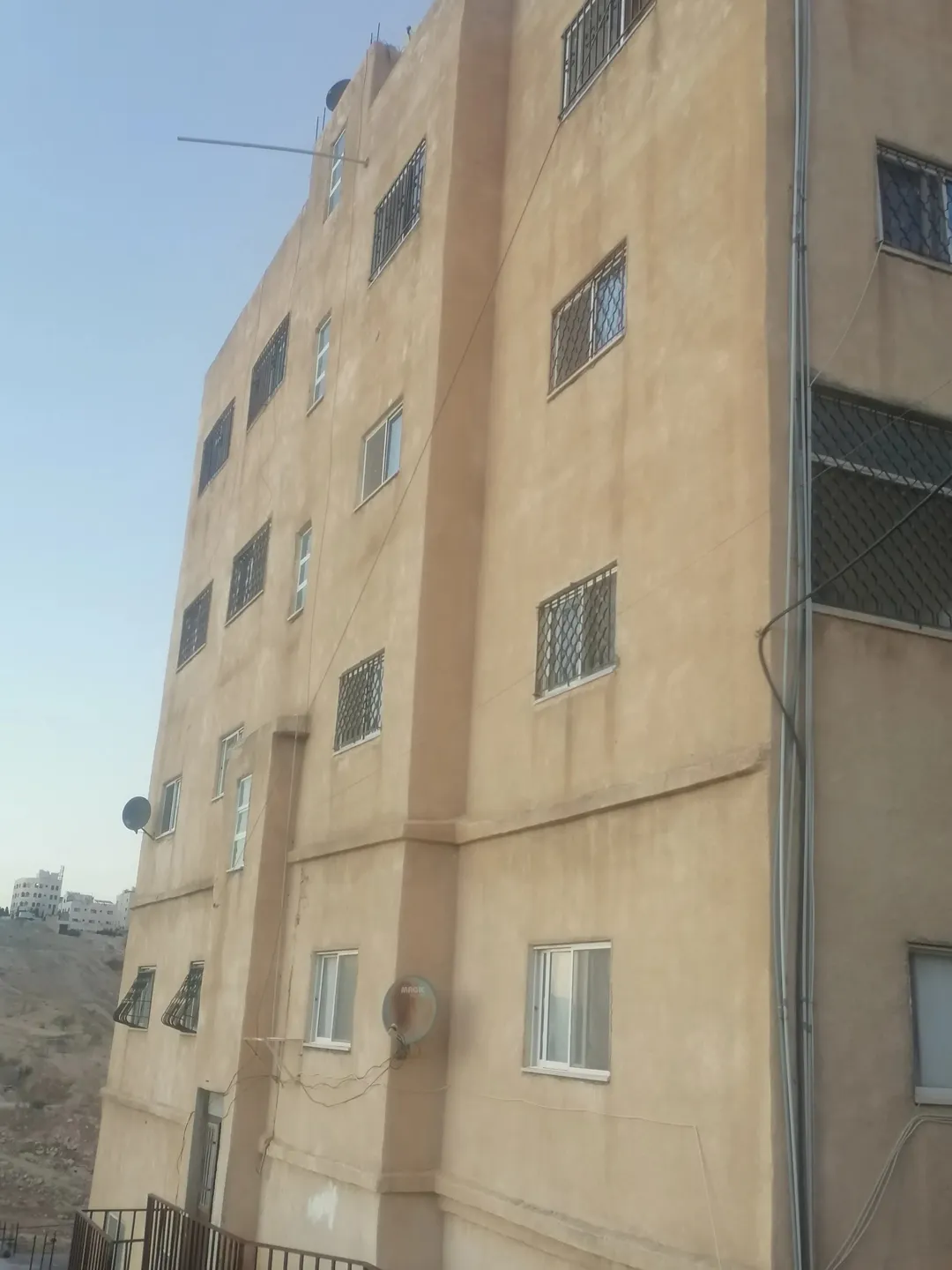 شقة أرضية بمساحة 110 بسعر حرق 27 الف