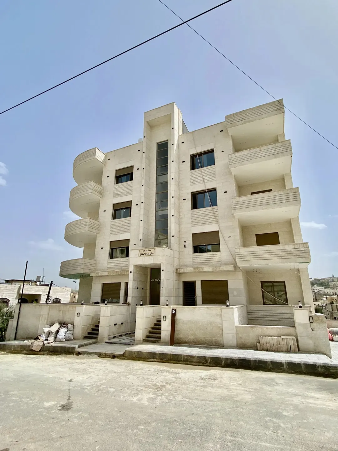 شقة سكنية فاخرة في اليادودة – طابق أول 175 متر