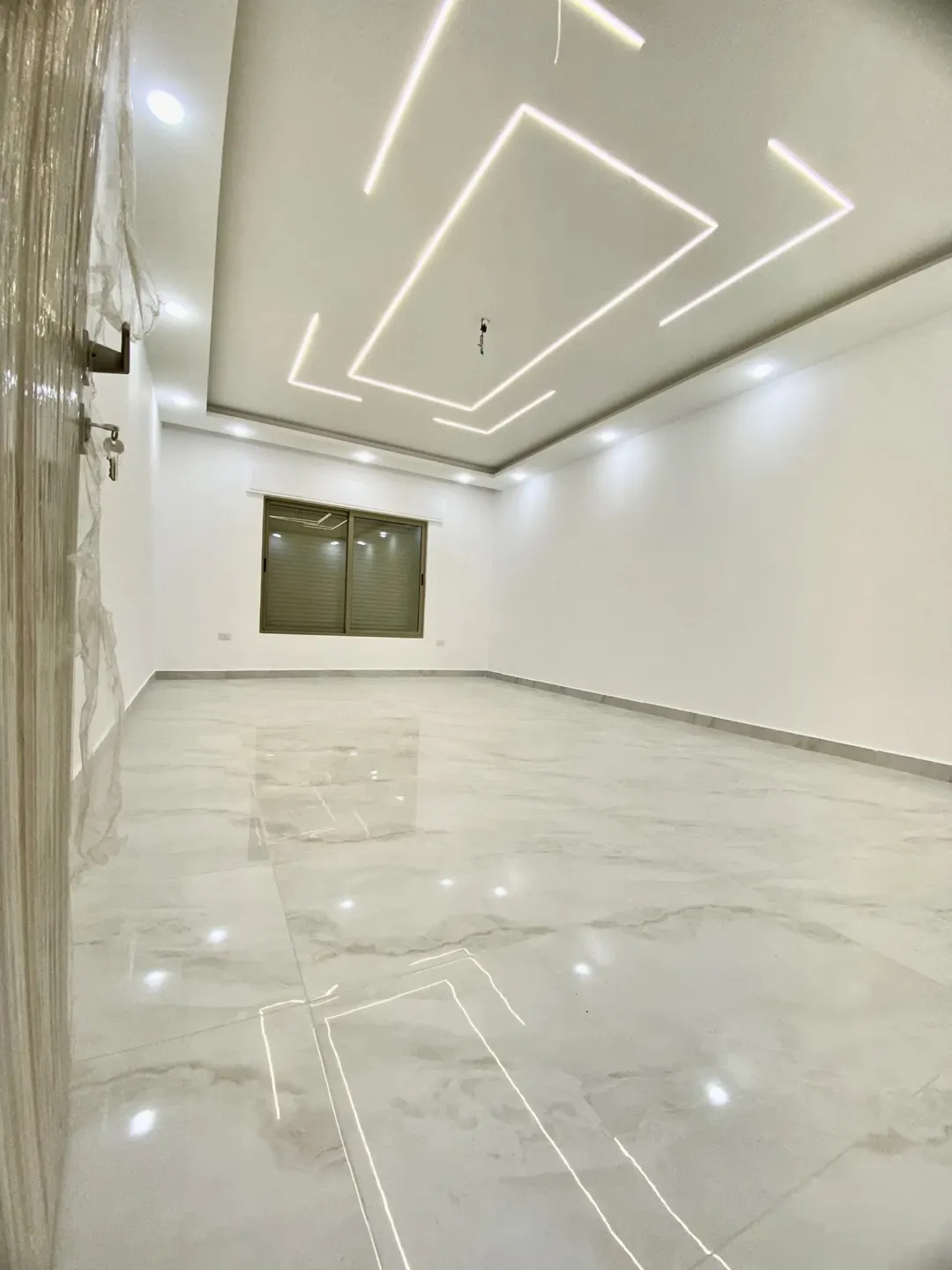 شقة سكنية فاخرة في اليادودة – طابق أول 175 متر