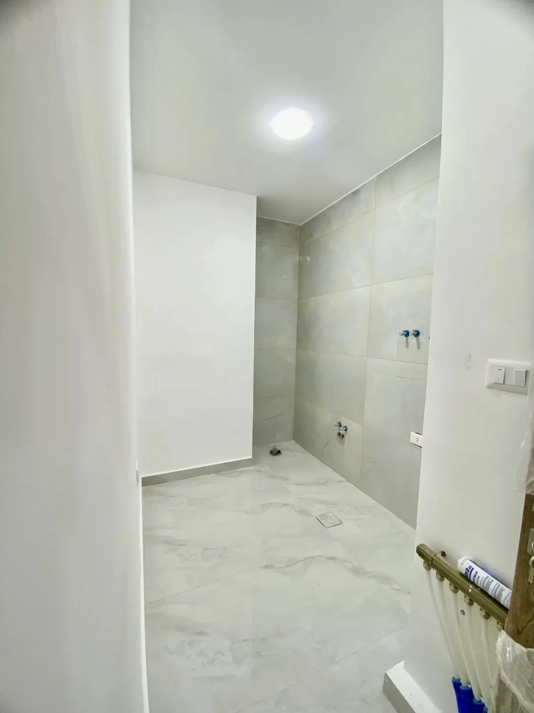 شقة سكنية فاخرة في اليادودة – طابق أول 175 متر