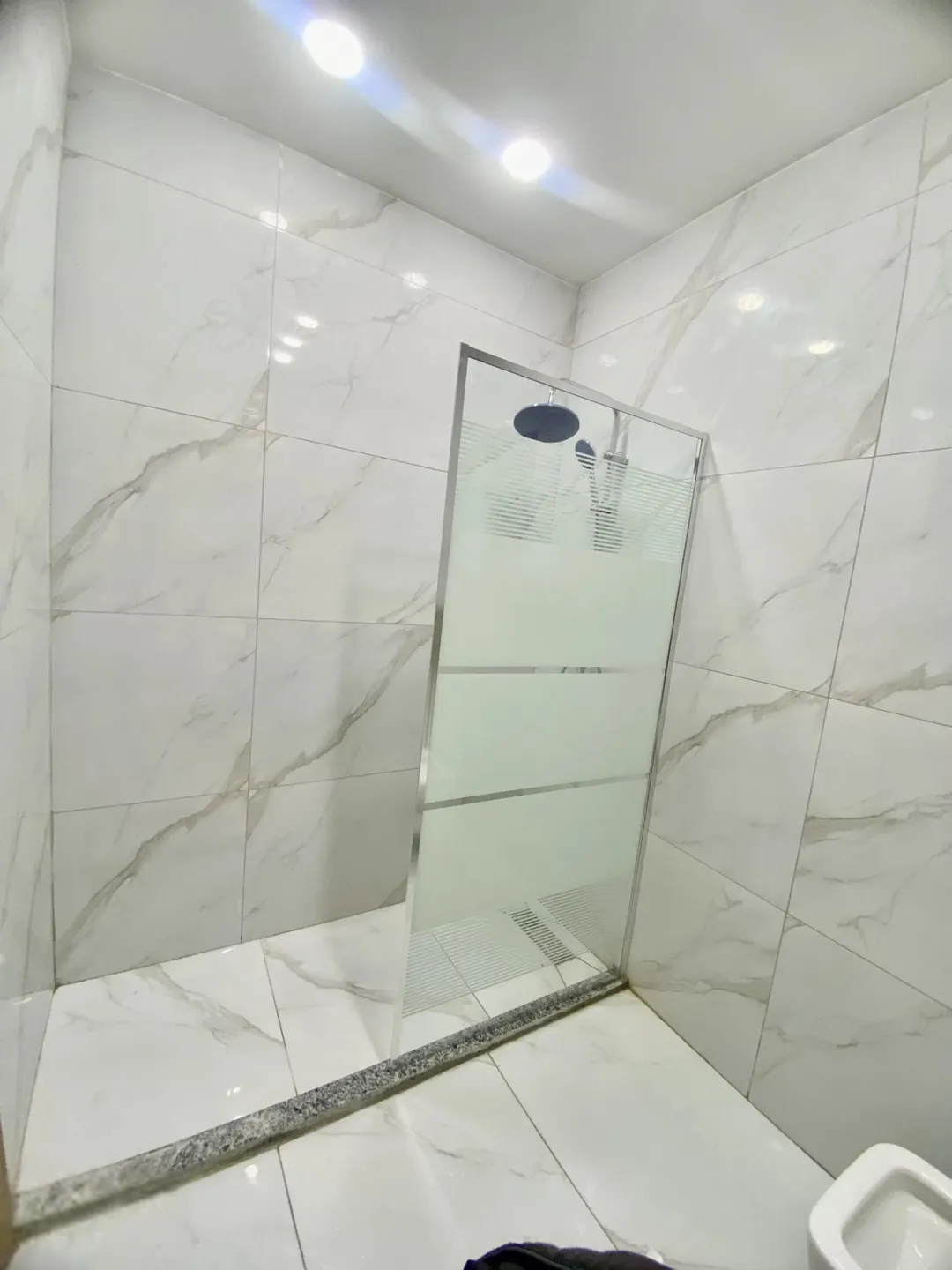 شقة سكنية فاخرة في اليادودة – طابق أول 175 متر