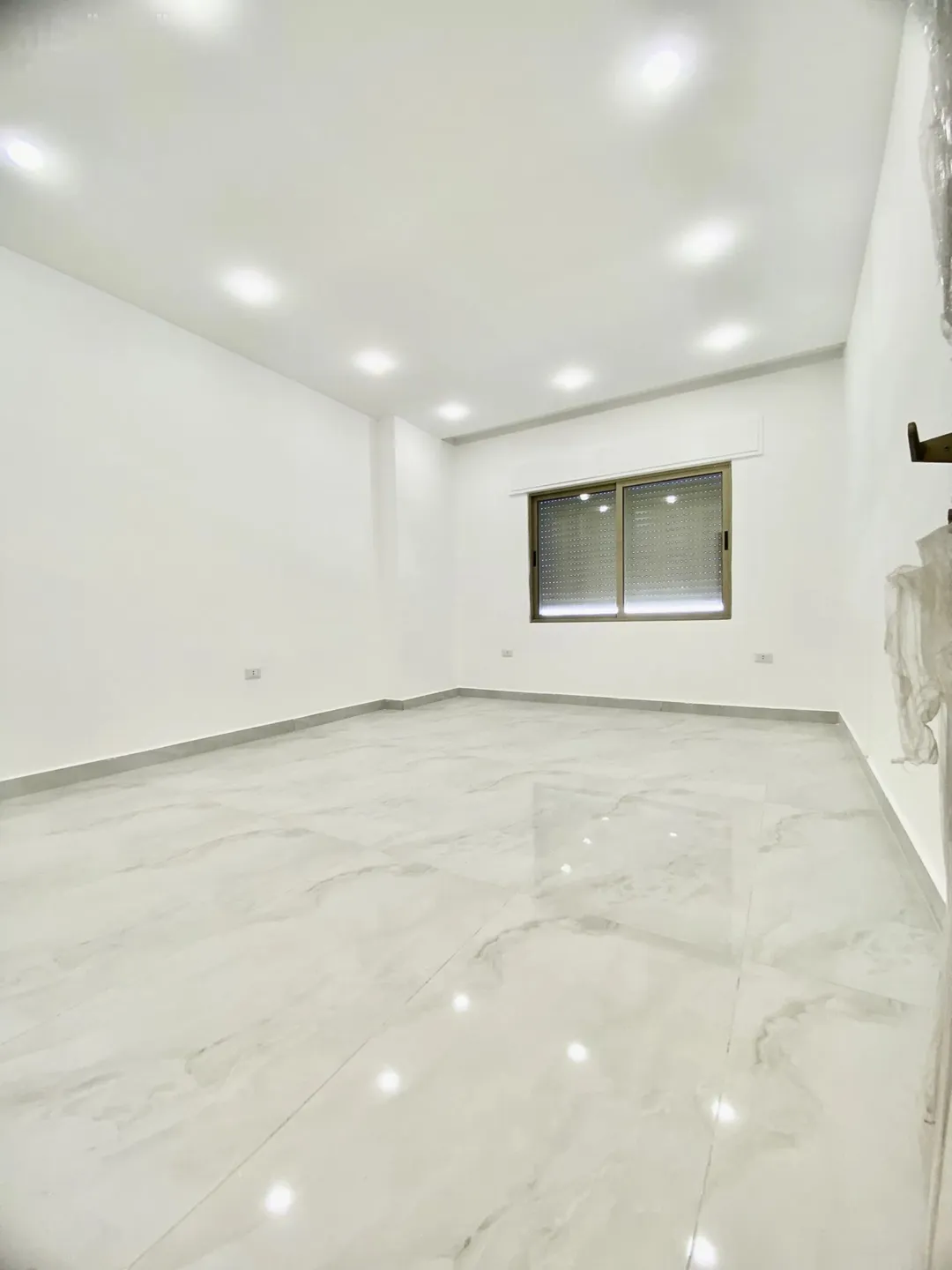 شقة سكنية فاخرة في اليادودة – طابق أول 175 متر