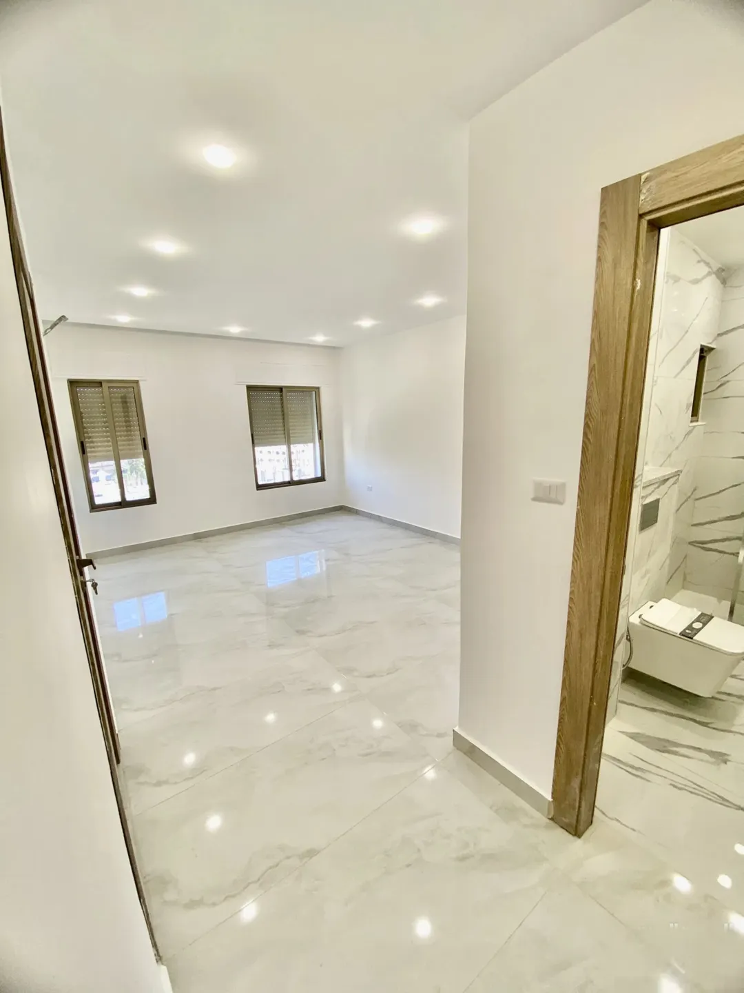 شقة سكنية فاخرة في اليادودة – طابق أول 175 متر