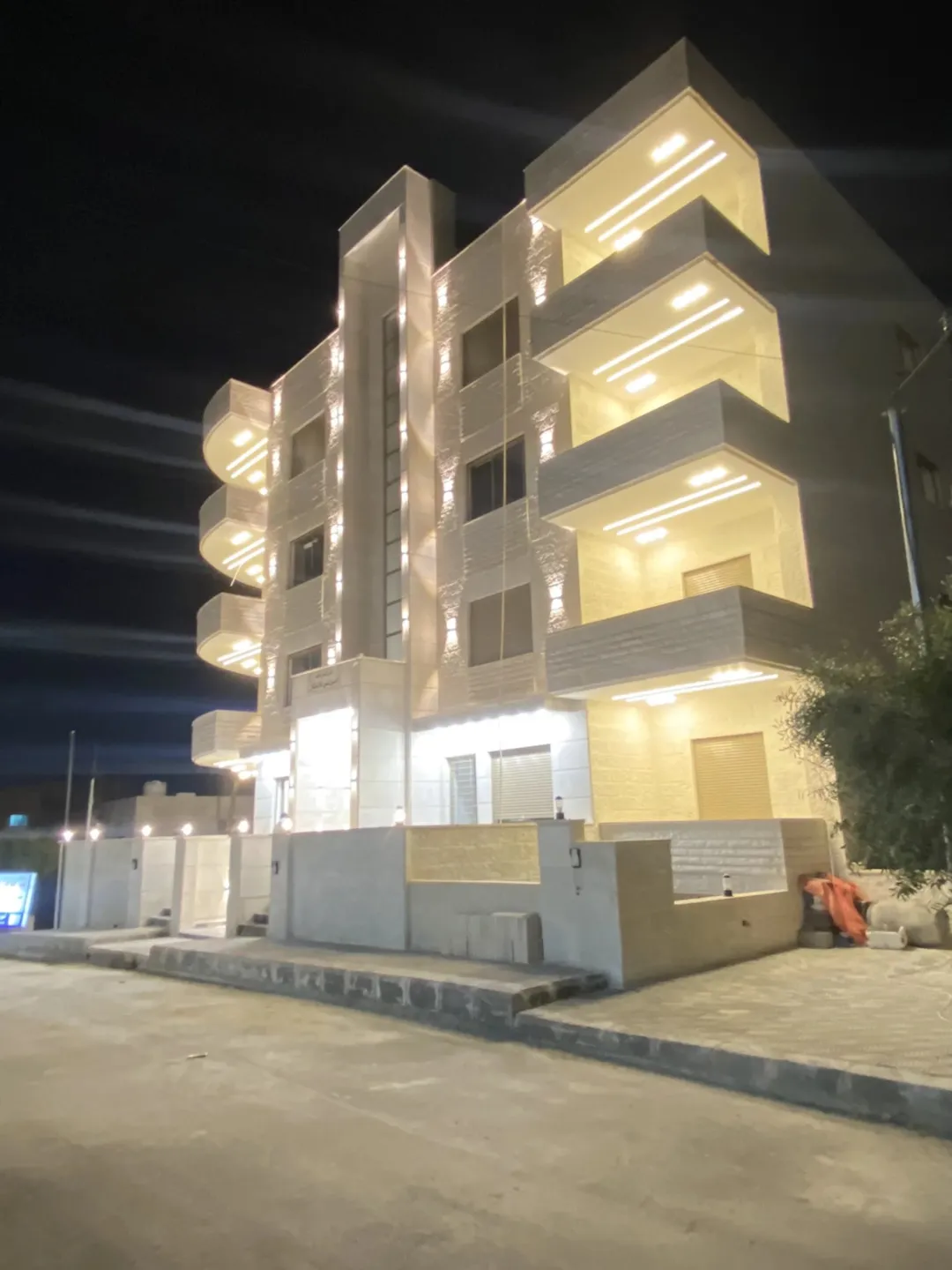 شقة سكنية فاخرة في اليادودة – طابق أول 175 متر