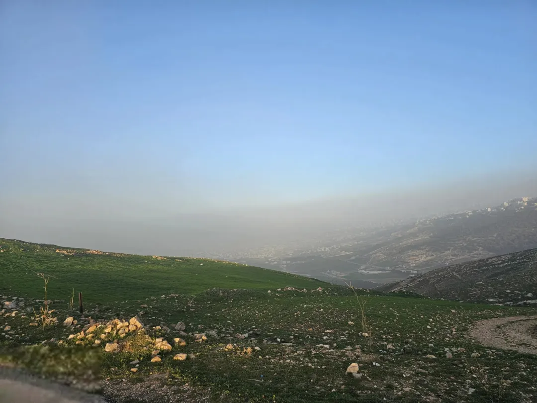 قطعة أرض مميزة في السرو هدوء وأناقة في قلب منطقة الفلل