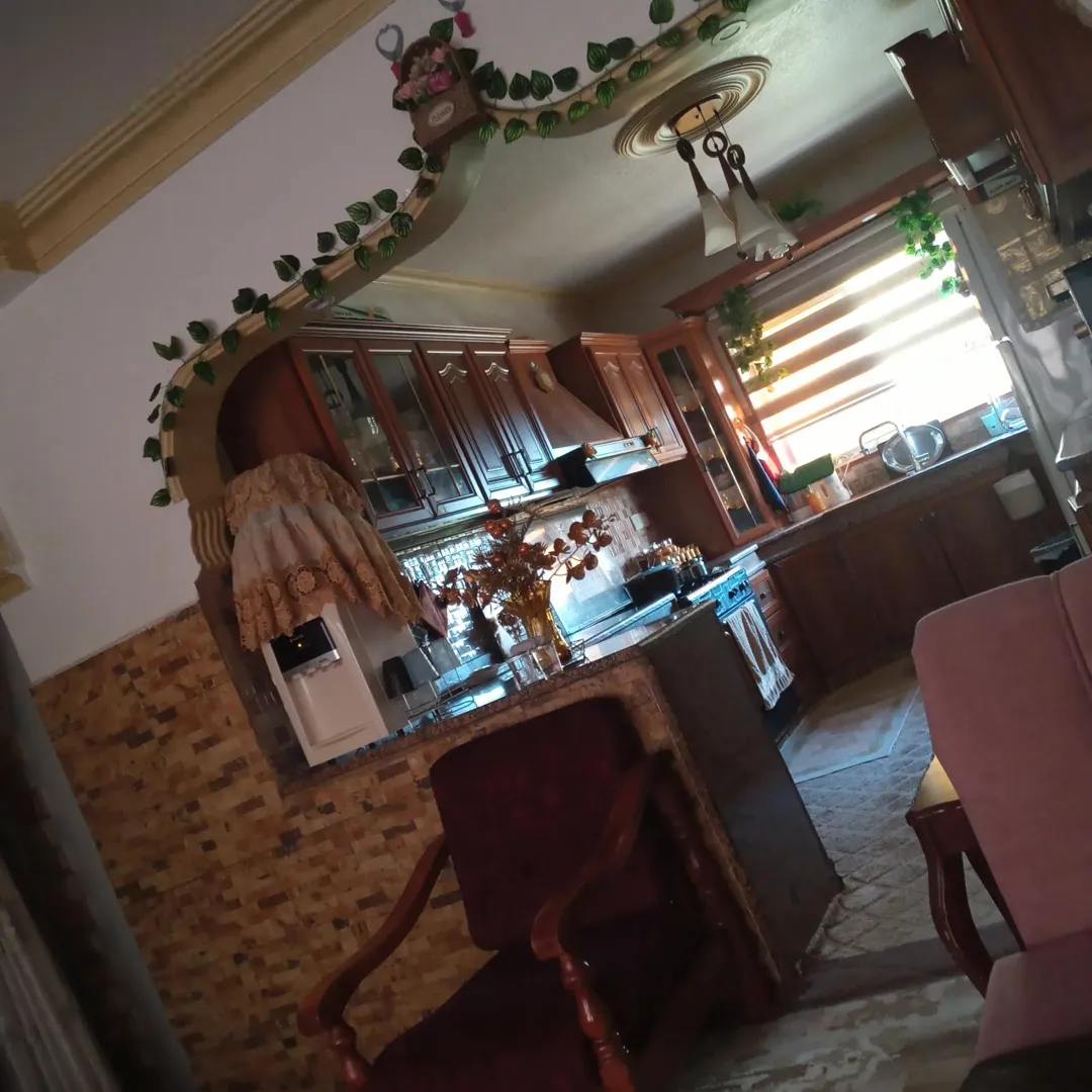 شقة سكنية مميزة للبيع في الطابق الأول