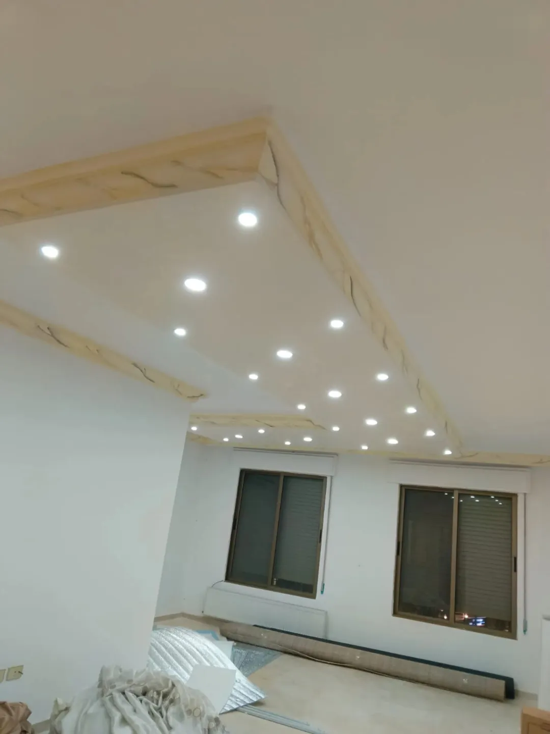 شقه ب ارقى مناطق ضاحيه الرشيد مقابل سكن اميمه مطله على 3 شوارع
