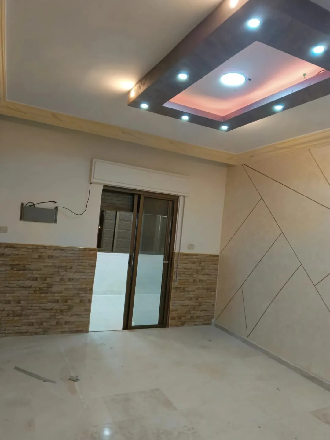 شقه ب ارقى مناطق ضاحيه الرشيد مقابل سكن اميمه مطله على 3 شوارع