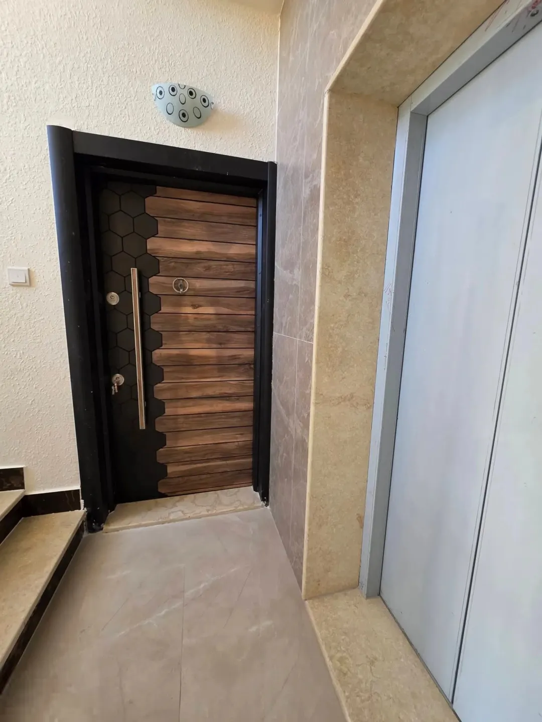 شقة جديدة طابق ثالث مع مصعد سوبر ديلوكس