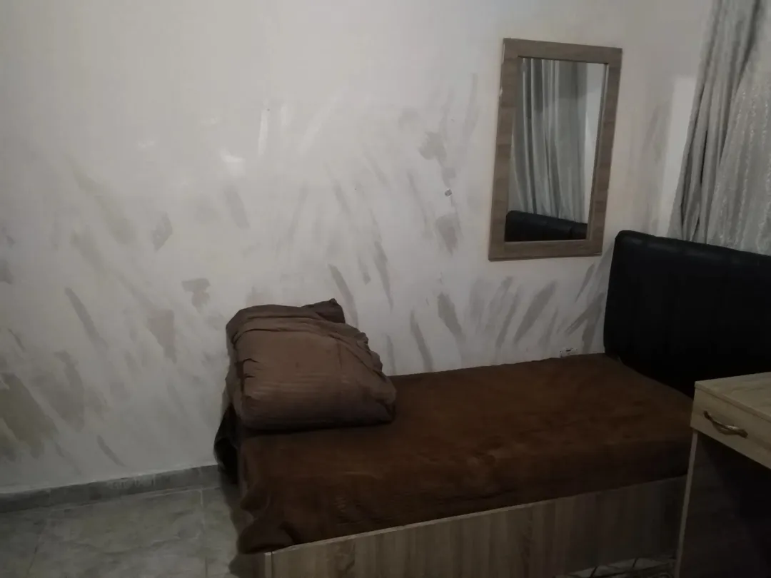 استديو 70 متر مقسوم لاستديوهات 2 كل استديو 35 متر مفروش منطقه مقابل الجامعه الاردنيه