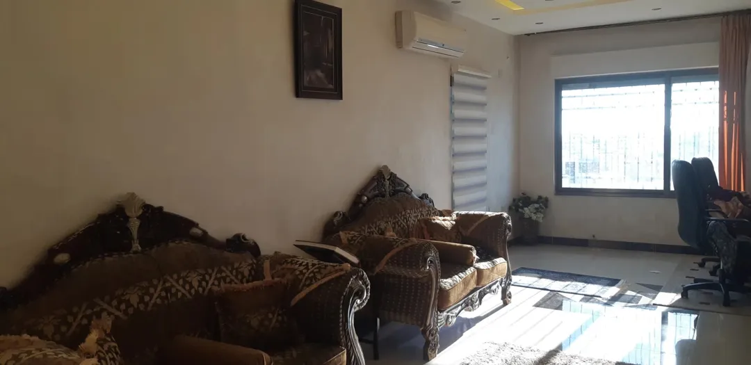 شقة طابق ثاني مميزة جدا اطلالة دائمة مقابل الاكاديمية البحرية