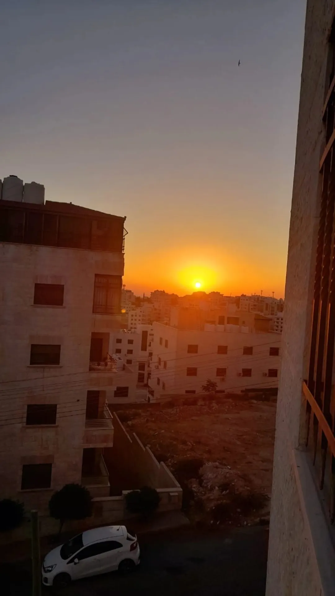 شقة طابق ثاني مميزة جدا اطلالة دائمة مقابل الاكاديمية البحرية