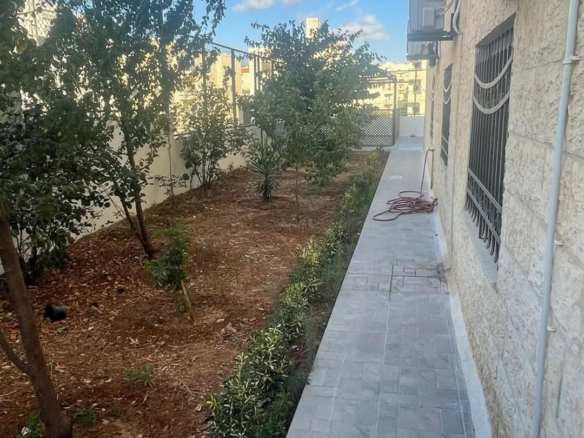 شقة مفروشة فاخرة للإيجار في شفا بدران مساحة واسعة وحديقة خاصة – عمان الاردن