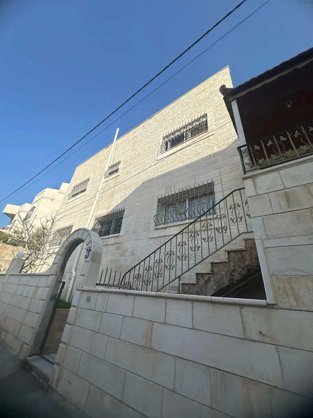 بيت في ابوعليا دوبلكس مستقل جاهز للسكن الفوري نظيف بسعر 82 منطقة هادئة كوشان مستقل ارض 206 م