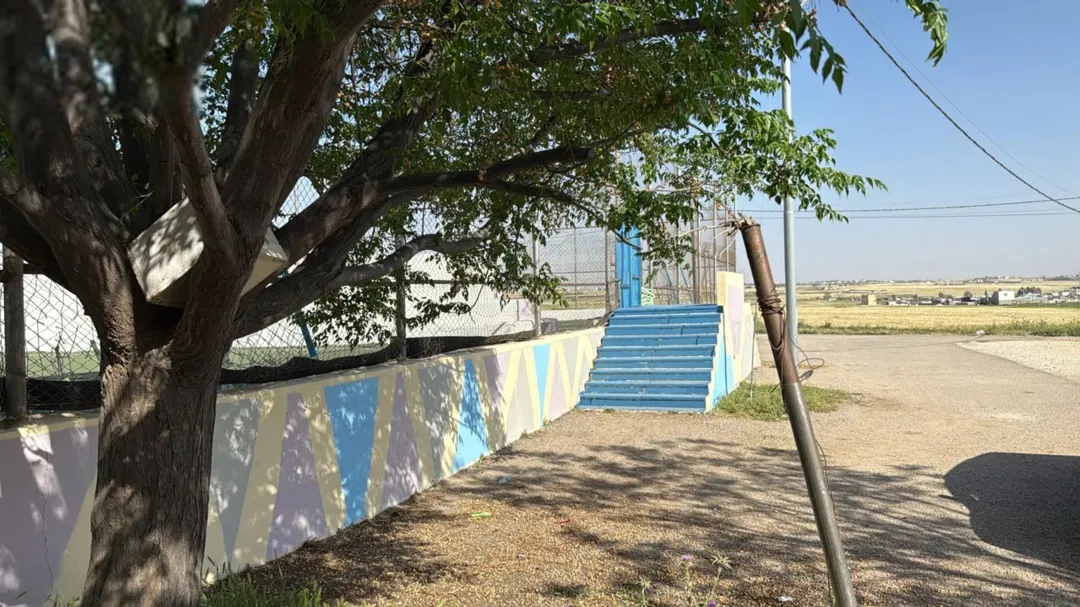ملعب كرة قدم خماسي عدد 2 للبيع للتواصل على الرقم الموجود اسفل والسعر الموجود غير حقيقي يرجا التواصل