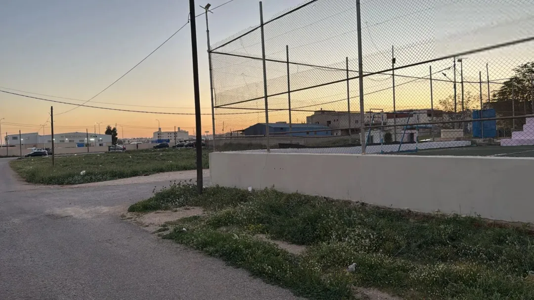 ملعب كرة قدم خماسي عدد 2 للبيع للتواصل على الرقم الموجود اسفل والسعر الموجود غير حقيقي يرجا التواصل