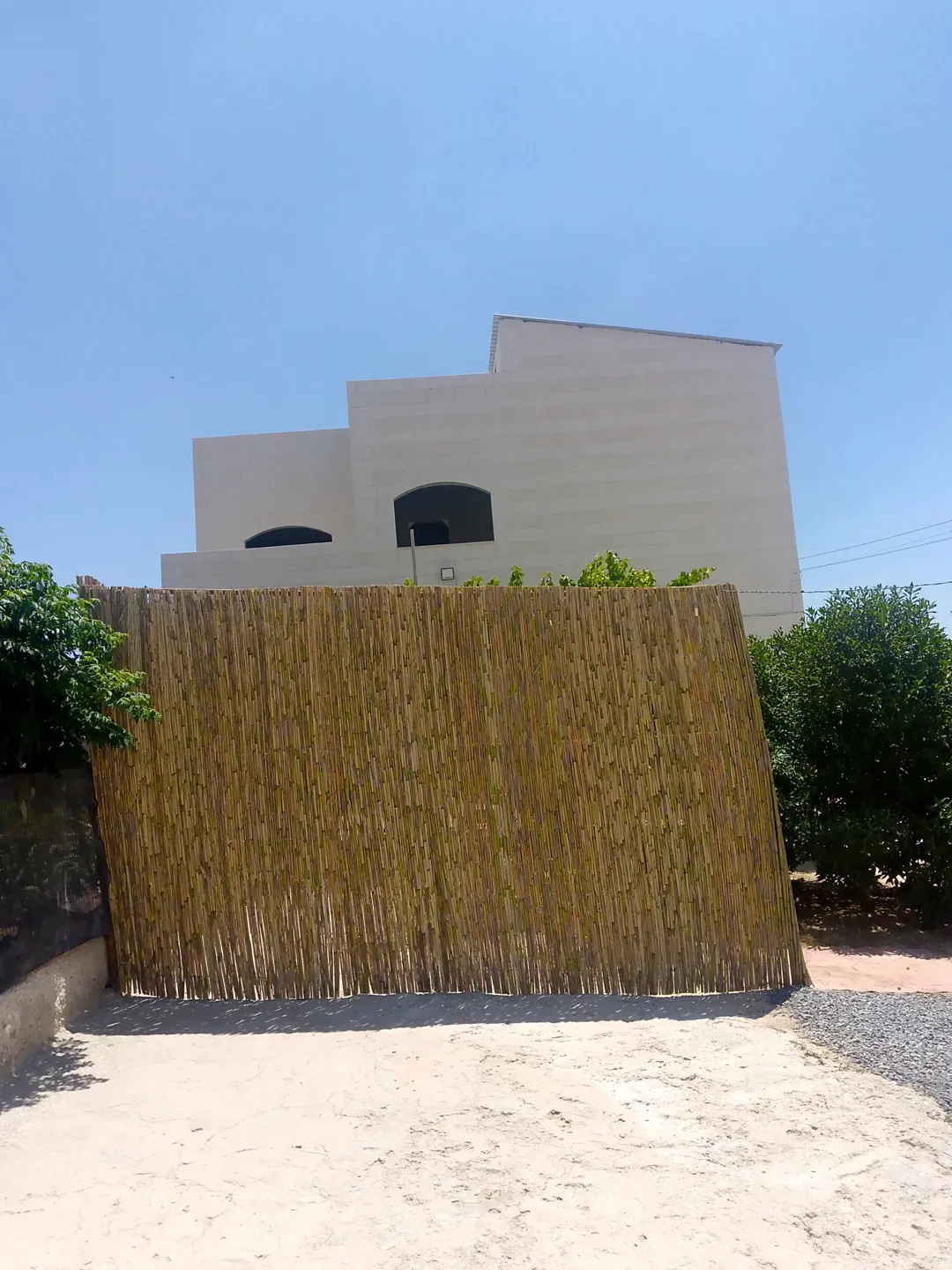 منزل مميز بموقع استراتيجي على شارع 16 متر