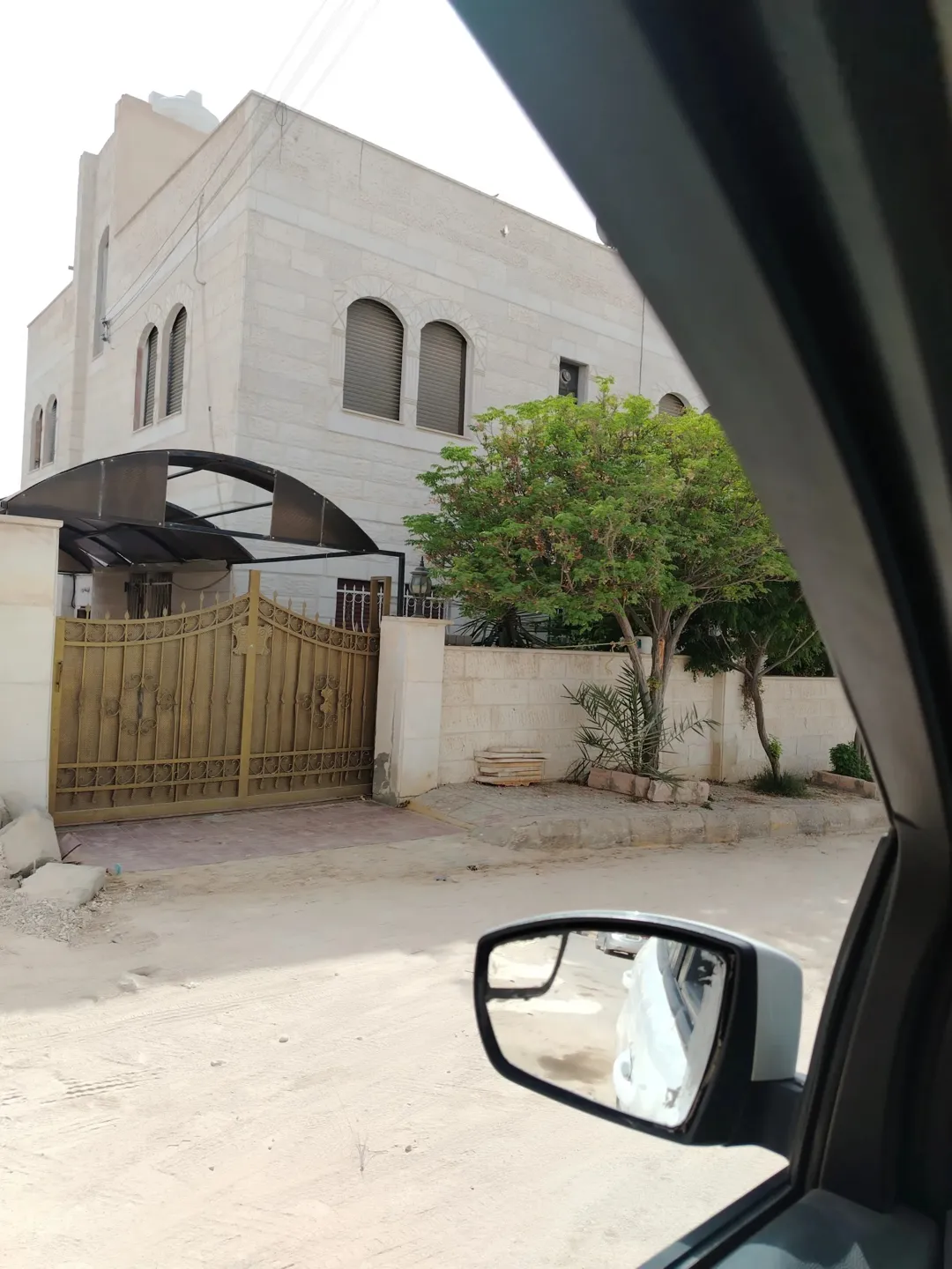 منزل للبيع في أجمل المواقع مدينة الشرق على شارعين