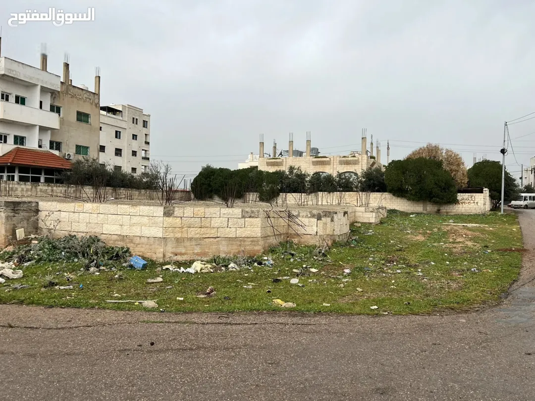 للبيع في إربد – قطعة أرض استثمارية مميزة في الحي الشرقي وجاهزة للبناء