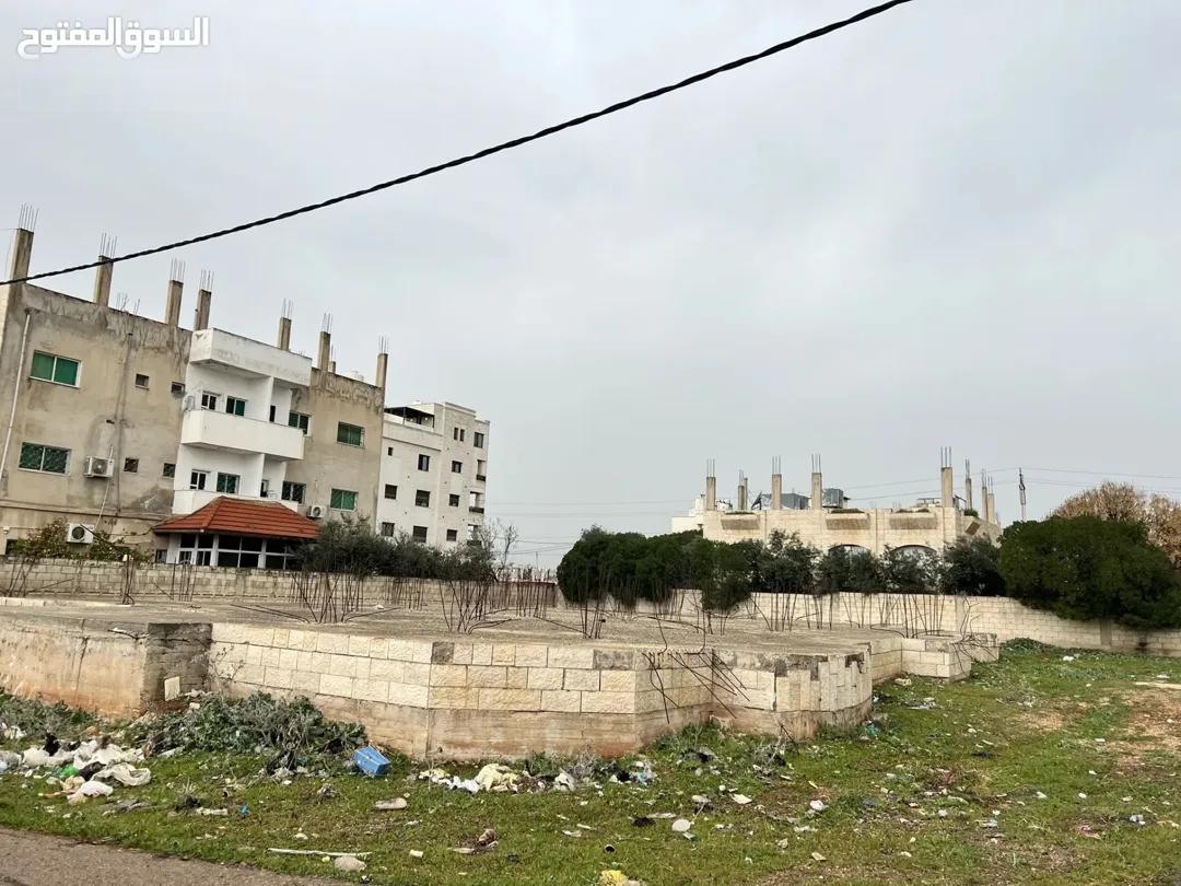 للبيع في إربد – قطعة أرض استثمارية مميزة في الحي الشرقي وجاهزة للبناء